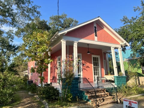 Newly Renovated Historic Shotgun Beach House