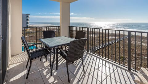 Beachfront Panoramic Balcony Views.