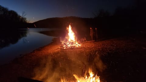 Public Lake Access Nearby!