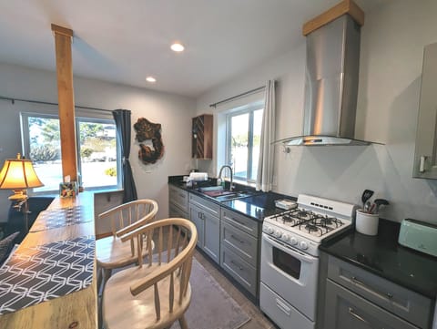 Full kitchen!