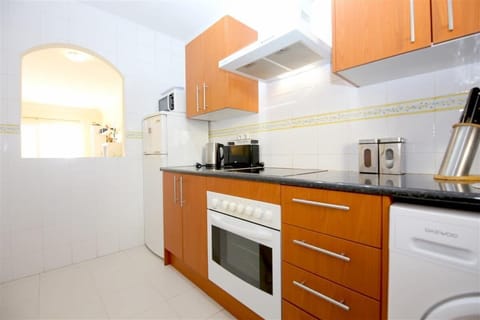 Another view of the fully fitted kitchen from another angle