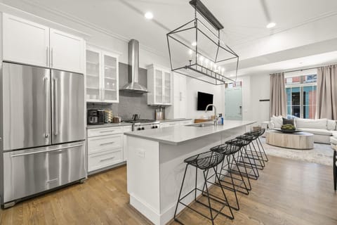 StayRepublic | Fully Stocked Kitchen w/ Bar Seating