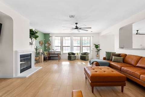 Cozy evenings in the spacious living area: Gather `round the table firepit, relax, and catch your favorite shows on TV.