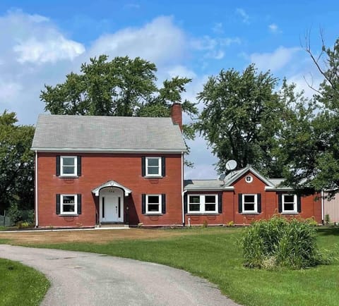Charming Farmhouse, 
Entire farmhouse with king bed. 
