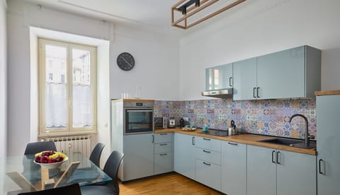 Living room with equipped kitchen
