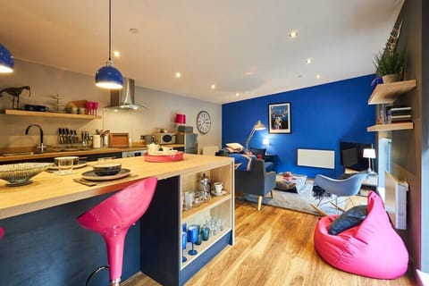 Ocean Blue Lodge, Alnwick - Host & Stay