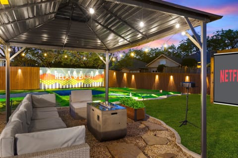 Outdoor Cinema | Firepit | Gazebo