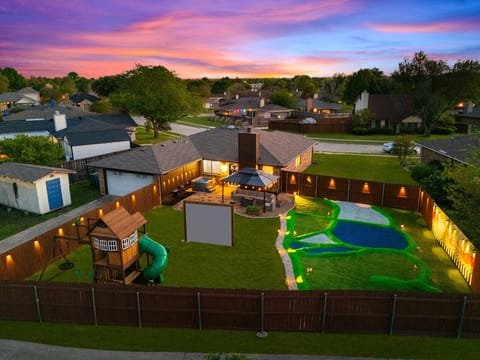 Backyard - Playset | Mini Golf | Outdoor Cinema | Gazebo (1)