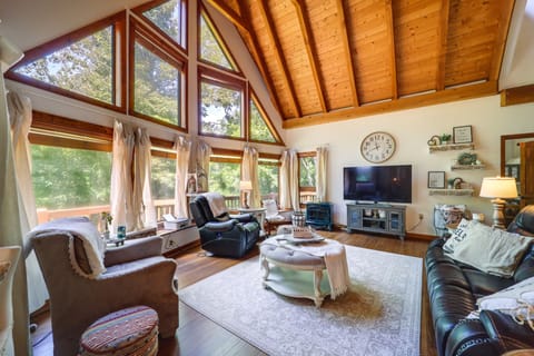 Butler Vacation Rental | 3BR | 3.5BA | Stairs Required | 2,400 Sq Ft