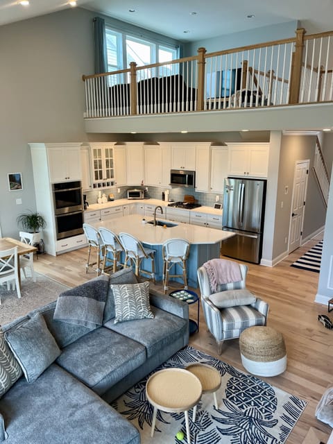 Large great room with dining table for 8 and 4 counter stools.