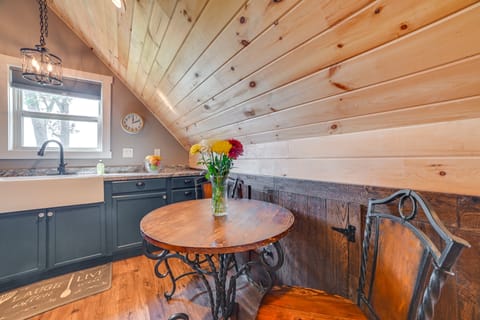 Dining Area | Dishware & Flatware Provided