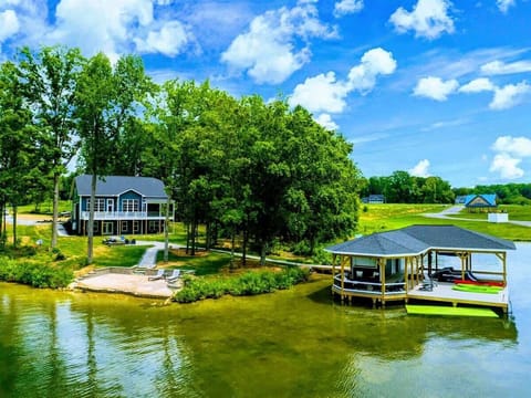 Your family will enjoy our large private lakefront lot with 250' of waterfront property, a private sandy beach, amazing private dock and boat house with a tiki bar, comfy lounge area for relax