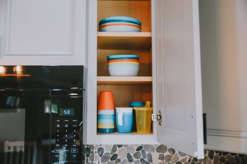 Kids’ utensils and dishes provided