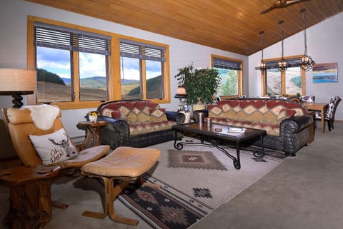 2nd floor living room