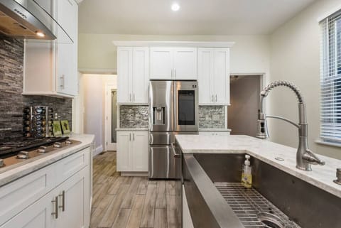 Walk down the hall from the dining room, and suddenly you`ll discover a bright, sleek, and modern kitchen.