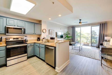 Kitchen | Cooking Basics | Dishware + Flatware | Toaster