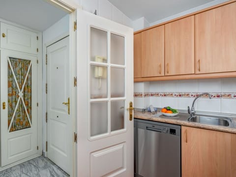 Cabinetry, Property, Kitchen Sink, Sink, Interior Design, Countertop, Wood, Architecture, Kitchen Appliance, Building