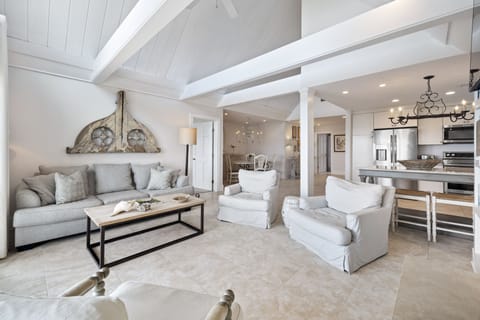 Spacious living room