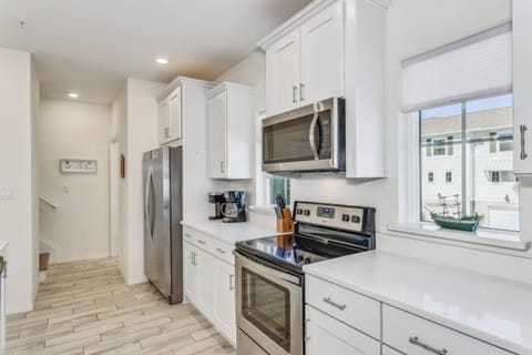 Stainless appliances and modern appliances with plenty of counterspace to cook up delicious meals!