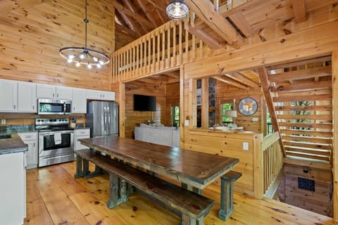 | Water's Edge by Boutiq Luxury Vacation Rentals | Blue Ridge, Georgia |