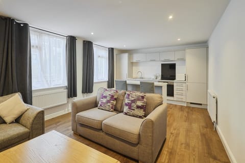 The Globe, Apartment 4, Guisborough - Host & Stay