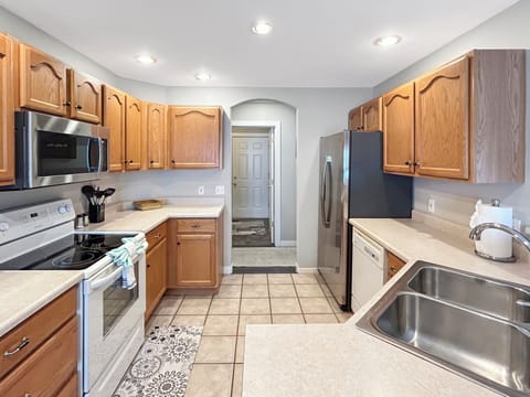 Spacious, fully equipped kitchen with full fridge, over/stove, microwave and drip and Keurig coffee