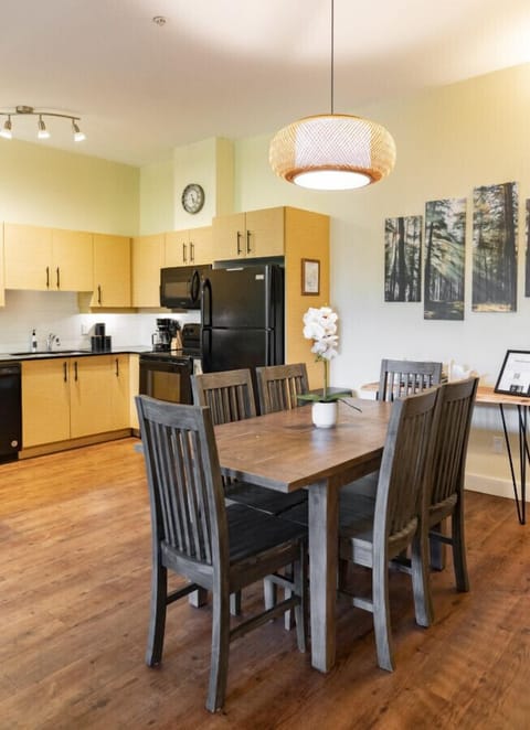 Open concept kitchen/dining with formal dining table that seats 6