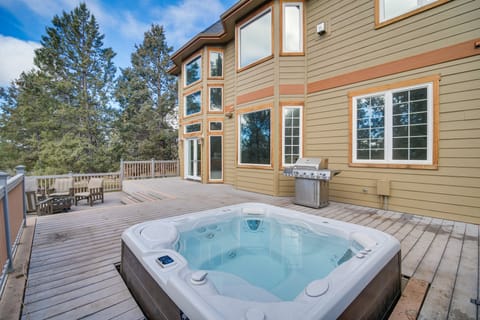 Klamath Falls Vacation Rental | 5BR | 2.5BA | 3,322 Sq Ft | Stairs Required