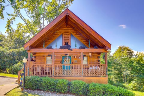 Pigeon Forge Vacation Rental | 2BR | 2BA | 900 Sq Ft | Stairs Required