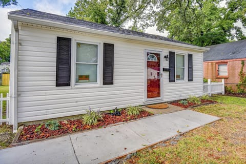 Hampton Vacation Rental | 2BR | 1BA | 624 Sq Ft | 1 Step to Enter