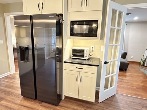 Side-by-side refrigerator w/water and ice in the door, microwave, toaster oven