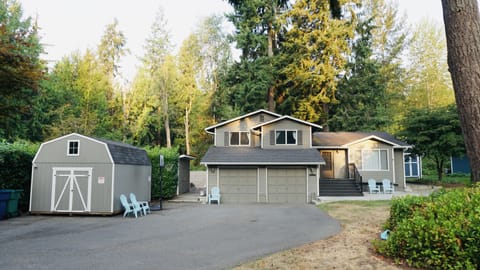 This peaceful hideaway is at the end of a long driveway.