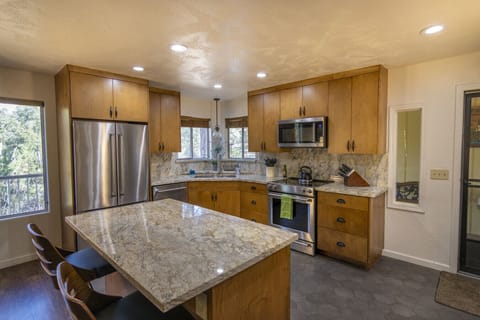 Beautiful full kitchen