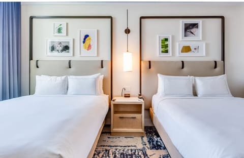 Unit with 2 Queen size beds. Exact unit will be assigned upon arrival. Views, colors and decor may vary.