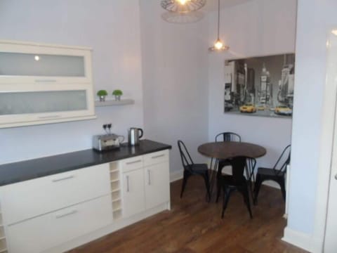 Kitchen/Dining Area (1)