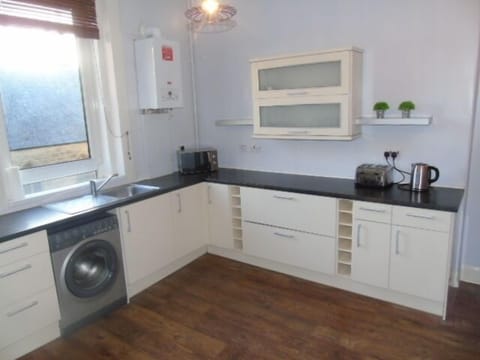 Kitchen/Dining Area (2)