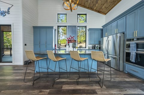 Plenty of room to enjoy your morning coffee