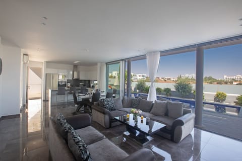 Open-Plan ground floor living room, kitchen and dining area