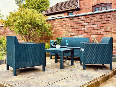 Garden Outdoor seating area 