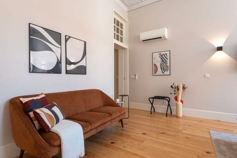 This living area is the ideal setting for unwinding with a book, hosting intimate gatherings, or simply savoring a moment of tranquility. It's the epitome of upscale urban living.