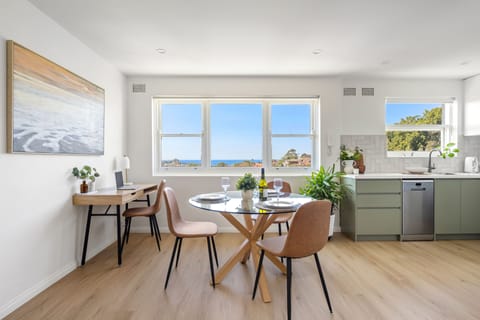 Stylish newly renovated apartment with ocean views