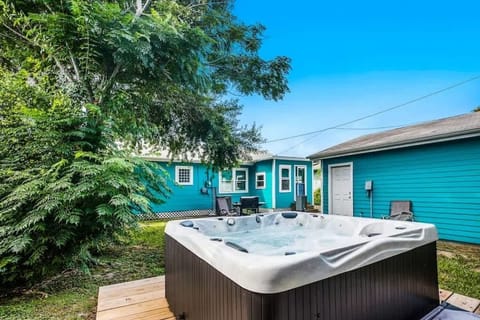 Galveston East End Home, close to Beach, UTMB, with propane BBQ grill, private hot tub, and enclosed yard for your pet friendly needs.