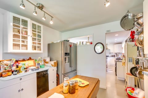 Kitchen | Cooking Basics | Coffee Maker | Trash Bags & Paper Towels Provided