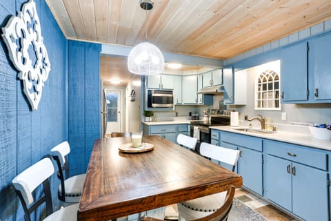 Dining Area | Dishware & Flatware