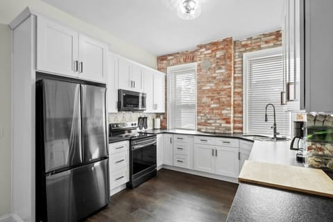 Whip up culinary delights!  Premium Samsung appliances, K-cup coffee, & all the essentials for cooking & baking. Ample counter space & storage on sleek surfaces = meal prep bliss! ✨