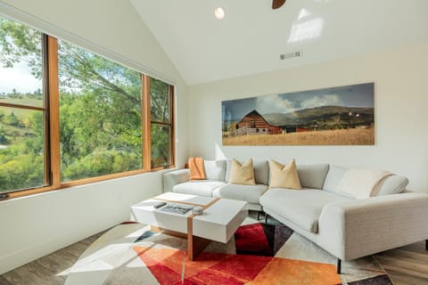 The Boathouse - Level 3 is the Perfect Downtown Landing Pad