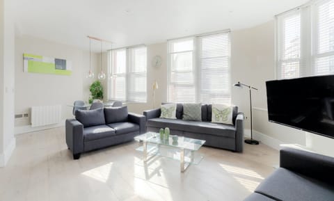 Living Room / Lounge