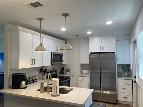 Morning coffee, cooking for the family ? Fully equipped kitchen has you covered.
