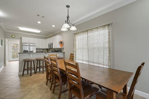 Dining room/kitchen
