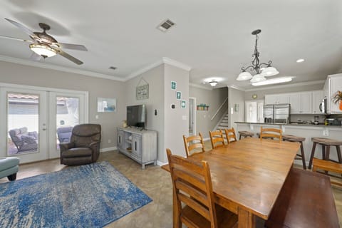 Living room/dining room